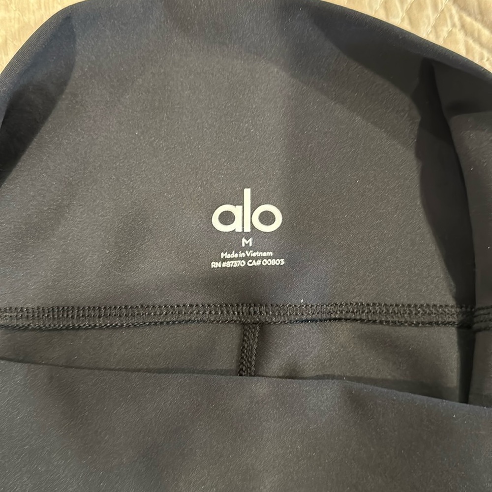 Black ALO size Medium leggings